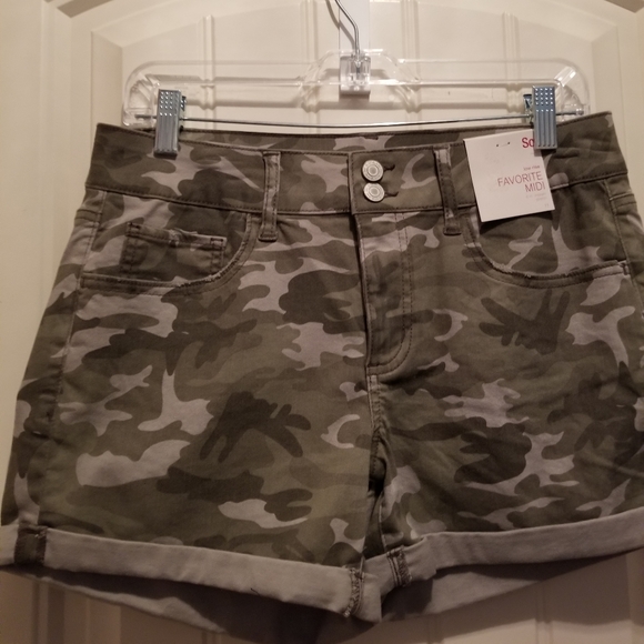 SO Pants - NWT Size 11 Camoflauge SO Low Rise Shorts